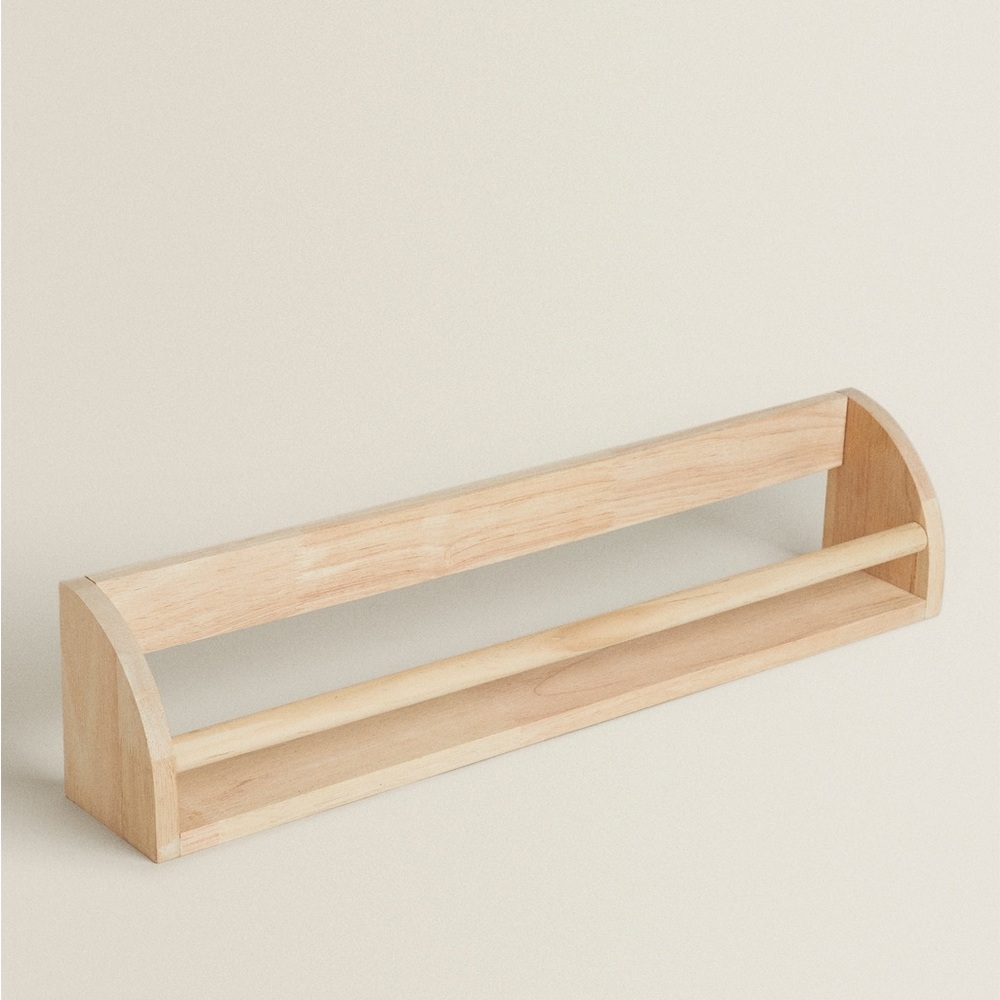 4 Zara Children’s wooden shelves